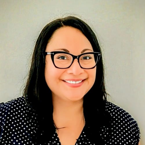 Headshot of Yeni Cruz, LCSW