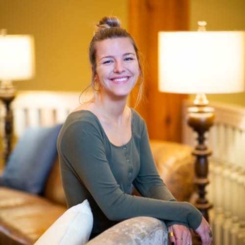 Headshot of Lizzy Knight, LPC
