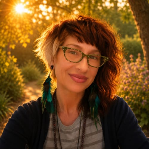Headshot of Shannon Bode, LMFT