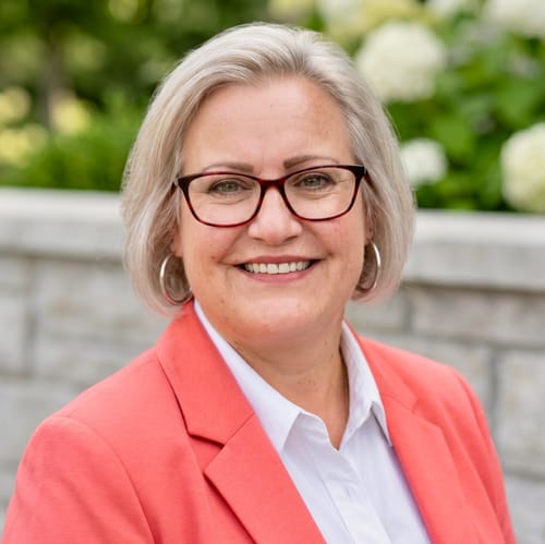 Headshot of Dawn Hartman, CRNP