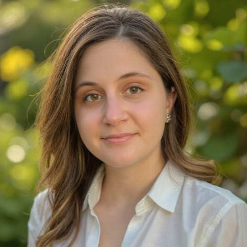 Headshot of Ashley Irish, LCSW