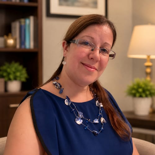Headshot of Lorena Olivera, LPC