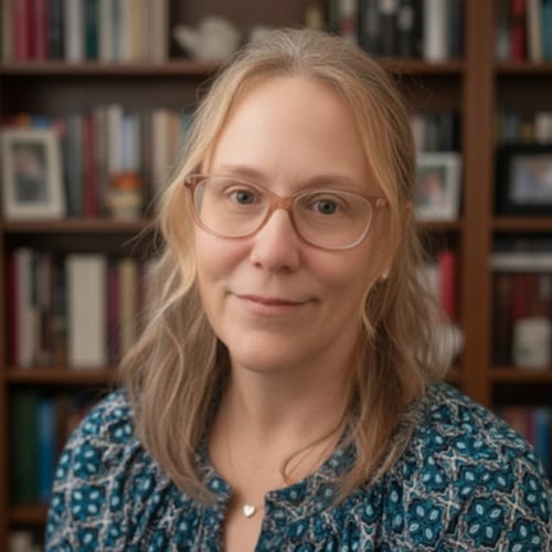 Headshot of Roxann Pazdera, LCSW