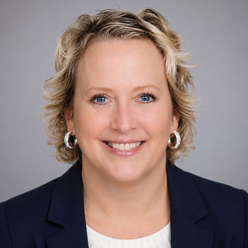 Headshot of Elizabeth Tully, LCSW