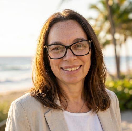 Headshot of Maria Teresa Neira, LMHC