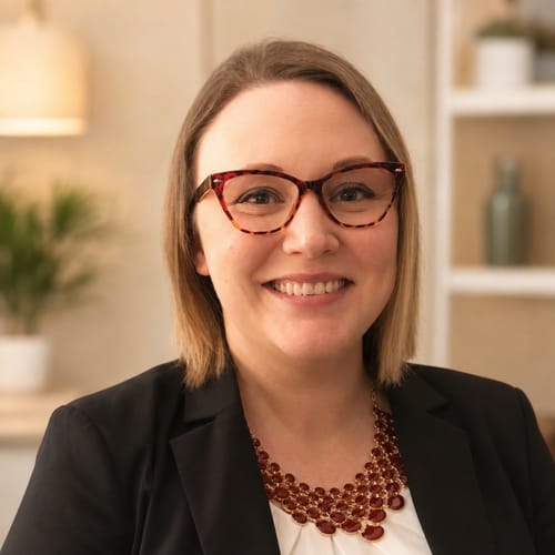 Headshot of Leah Walker, LPCC