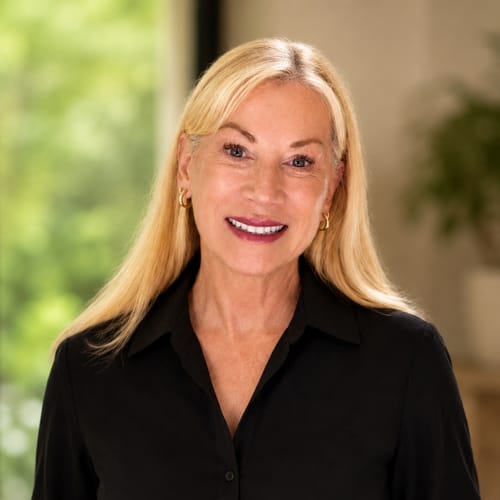 Headshot of Julie Choquette, LMFT