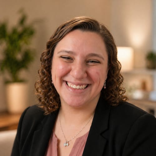 Headshot of Katie Helou, PSYCHOLOGIST