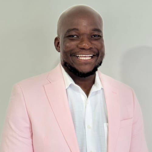 Headshot of Leslie Lartey, NP