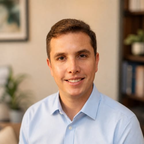 Headshot of Eder Perez, LPC