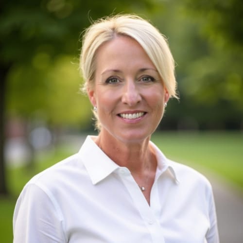 Headshot of Robyn Brien, LCSW