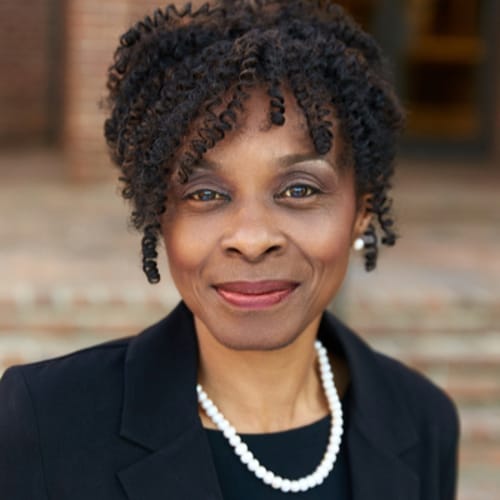Headshot of Roshonna Edwards, LCSW