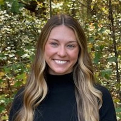 Headshot of Elizabeth Yates, LPC