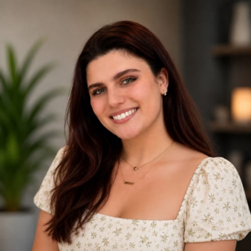Headshot of Lara Cashman, LPC