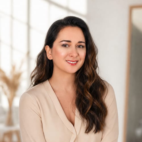 Headshot of Afa Alizada, LCPC