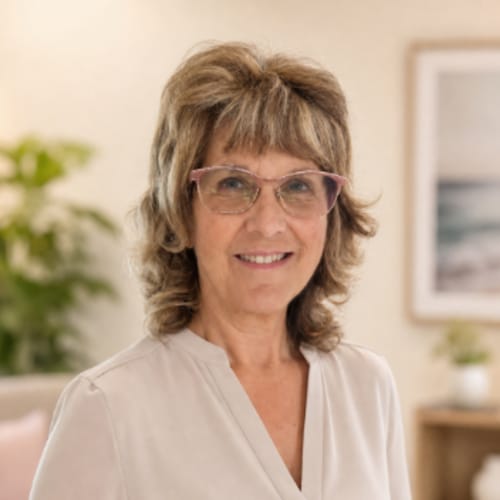 Headshot of Noelle Sladon, LMFT