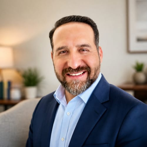 Headshot of Israel Pineda, LMFT