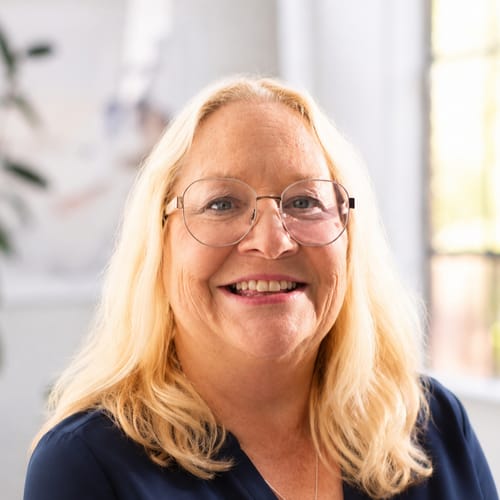 Headshot of Lori Capri, LPC