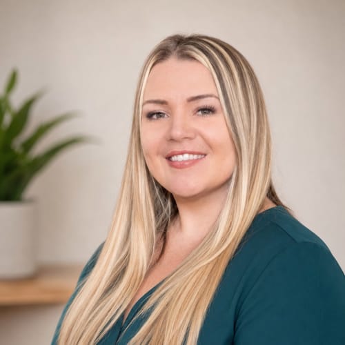 Headshot of Shannon Seminario, LCSW