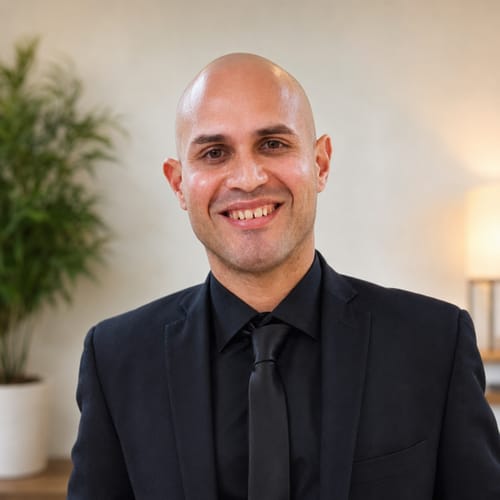 Headshot of Hector Santos-Aponte, LICSW