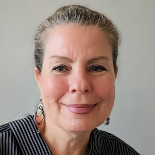 Headshot of Delara Javidani, LMFT