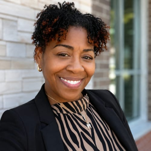 Headshot of Shinia Carter, LCSW