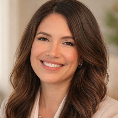Headshot of Rina Villanueva, LPC