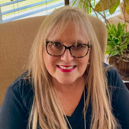 Headshot of Lynda Herrera, LMFT