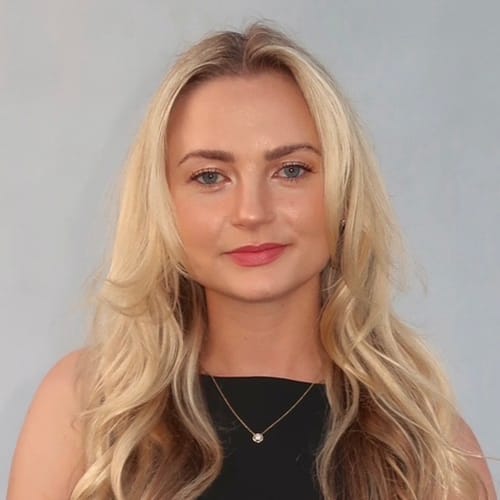 Headshot of Alexandra Pullen, LMFT