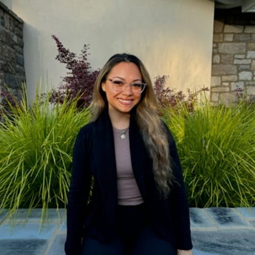 Headshot of Arianna Mendiola, LMFT