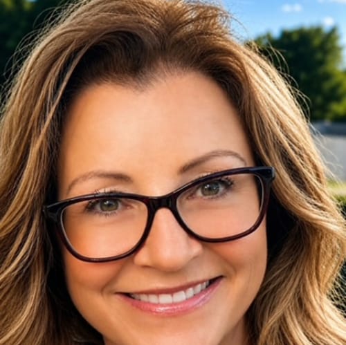 Headshot of Anne Marie Hebert, LCSW