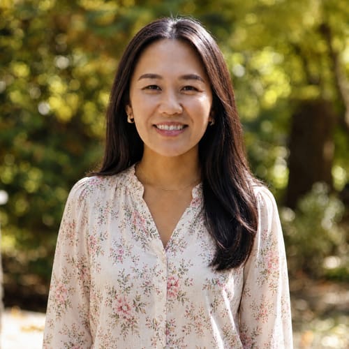 Headshot of Mai Lee Vue, LCSW