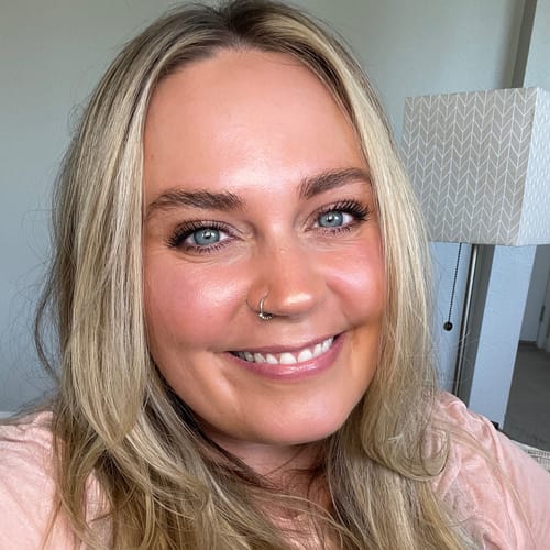 Headshot of Lindsay Charles, LMHC