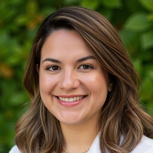 Headshot of Kat Guvercin, LMHC