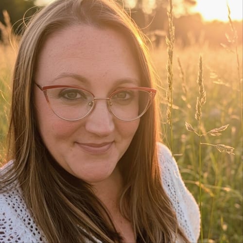 Headshot of Caitlyn Connors, LMHC