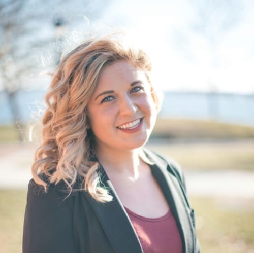 Headshot of Amanda Menke, LICSW