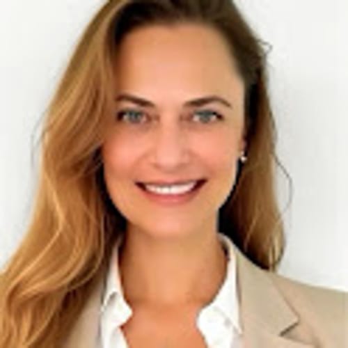 Headshot of Michelle Moore, LMFT