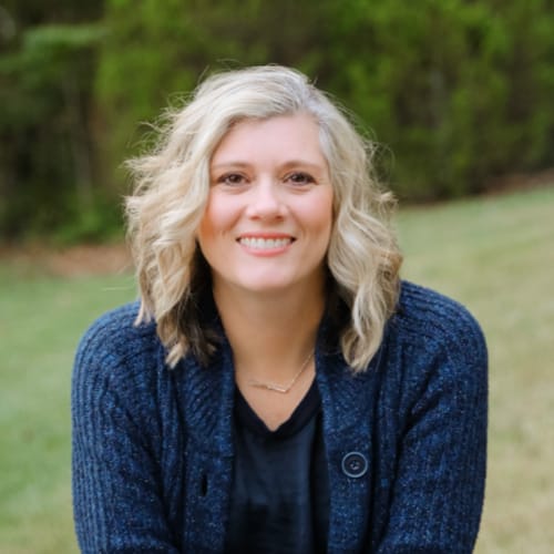 Headshot of Leslie VanRavenswaay, LMFT