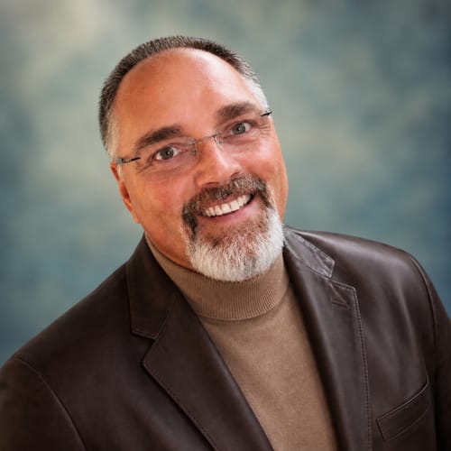 Headshot of Chris Kangas, LMFT
