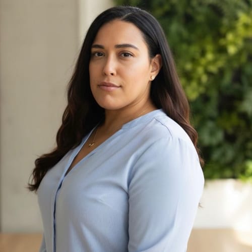 Headshot of Rosalyn Pirela, LMHC