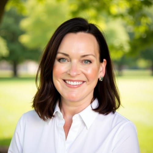 Headshot of Amber Dillehay, LCSW