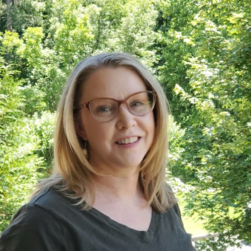 Headshot of Amy Toth, LPC