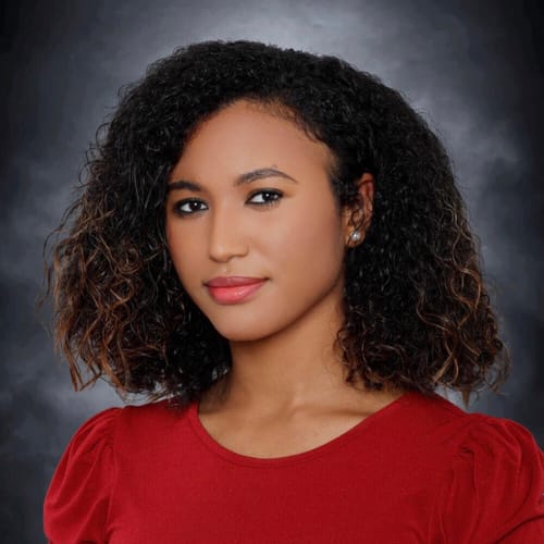 Headshot of Chrishelle Bryant, LPC