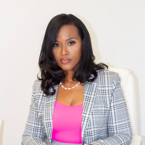 Headshot of Elnita Ottey, LPC