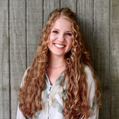 Headshot of Savannah Szpur, LMFT