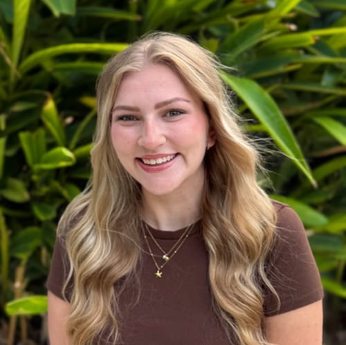 Headshot of Lauren Neumann, LCSW