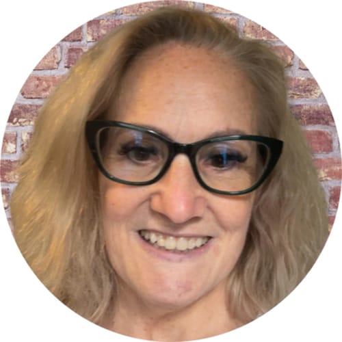 Headshot of Lisa Thomas, LMFT