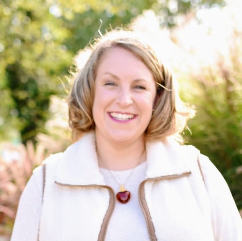 Headshot of Shawnda Jones, LMHC