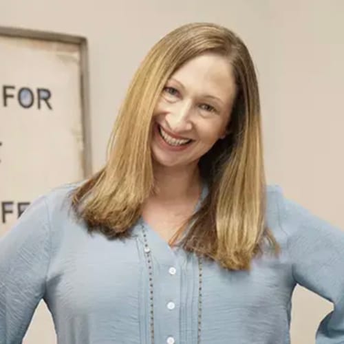 Headshot of Cari Altman, LMFT
