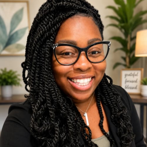 Headshot of O'Shonda McDowell, LCSW